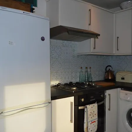 Top Floor Central 2 Bedroom *
