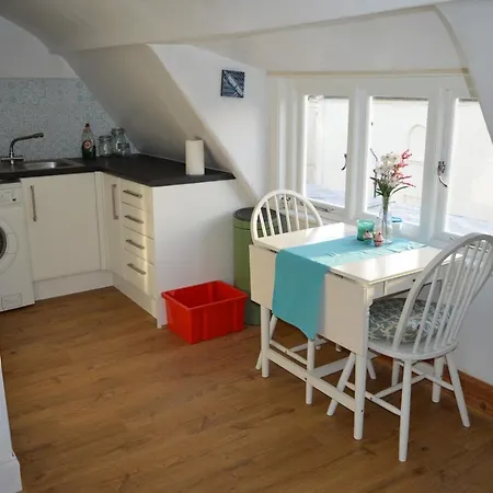Lägenhet Top Floor Central 2 Bedroom
