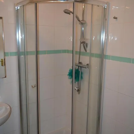 Top Floor Central 2 Bedroom